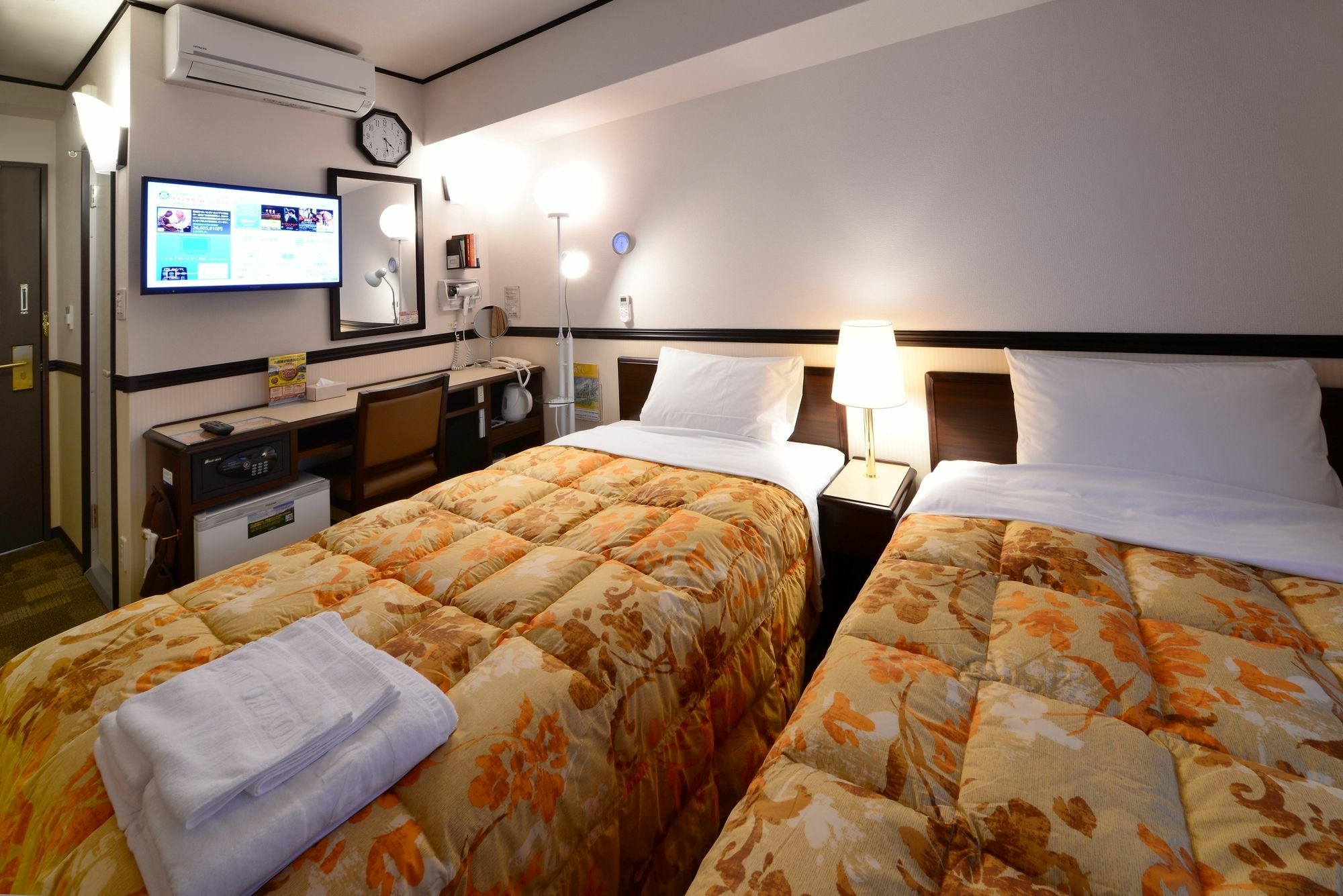 Toyoko Inn Osaka Shinsaibashi Nishi Екстериор снимка