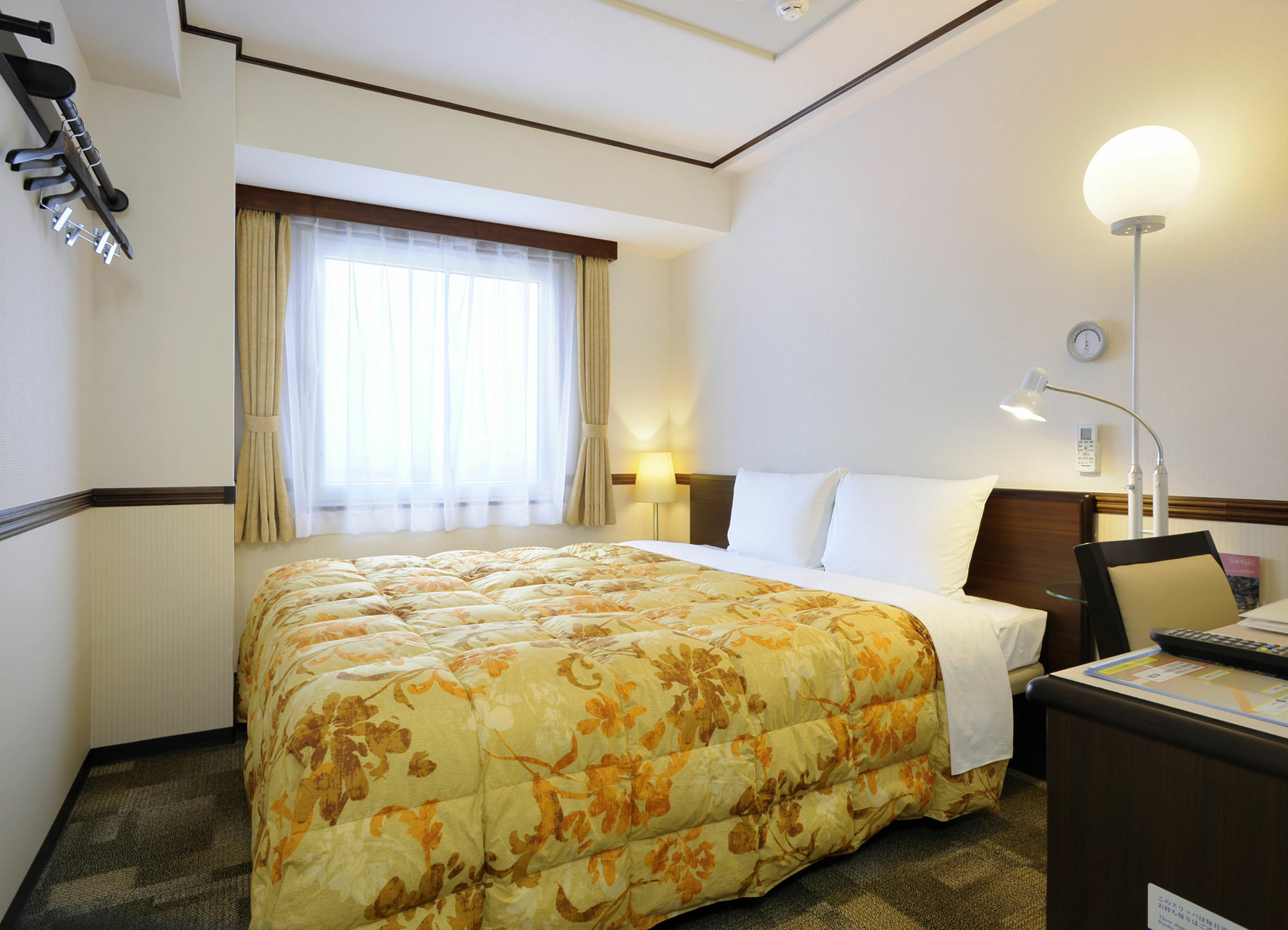 Toyoko Inn Osaka Shinsaibashi Nishi Екстериор снимка